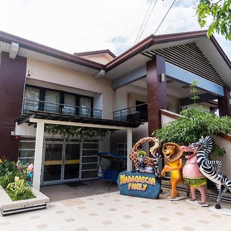Quezon Premier Hotel - Candelaria Candelaria  Exterior photo