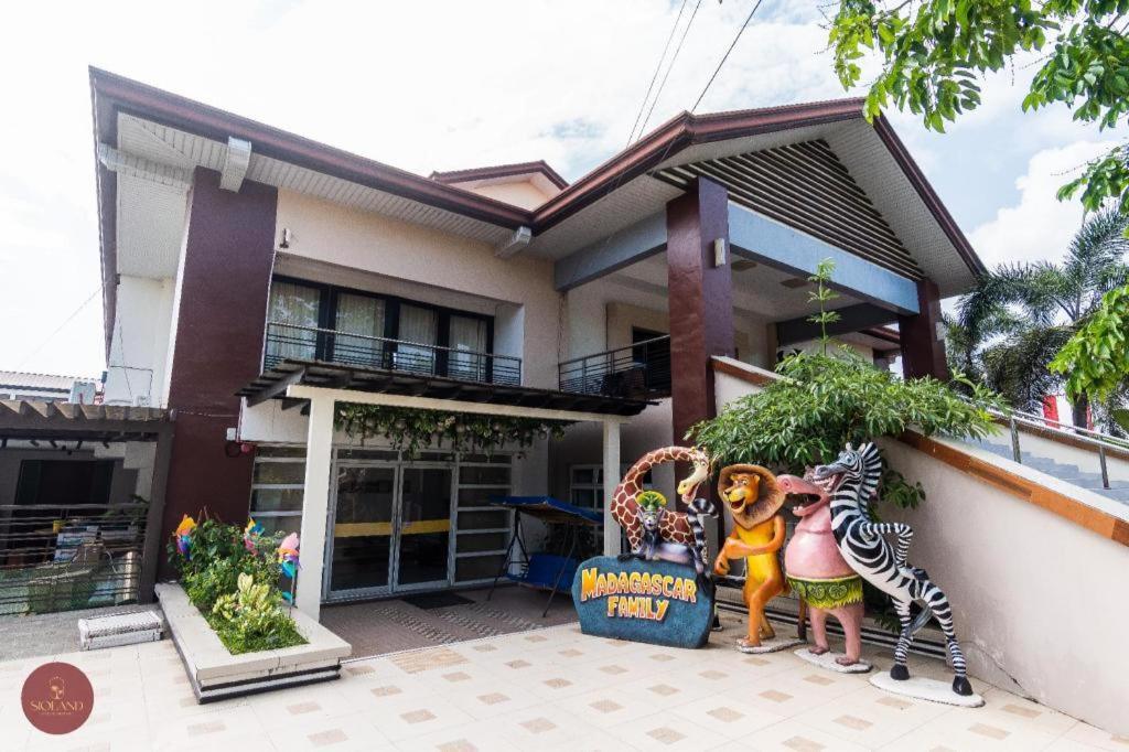 Quezon Premier Hotel - Candelaria Candelaria  Exterior photo