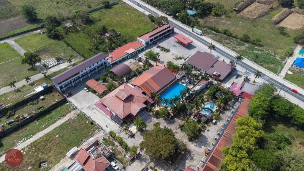 Quezon Premier Hotel - Candelaria Candelaria  Exterior photo