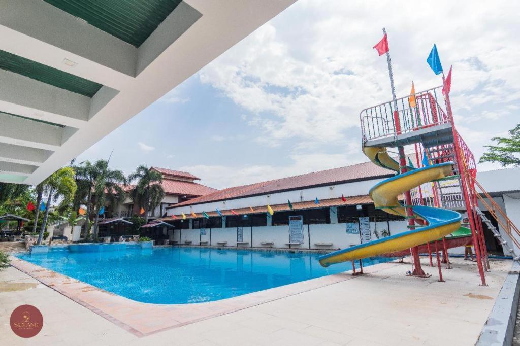 Quezon Premier Hotel - Candelaria Candelaria  Exterior photo