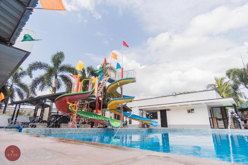 Quezon Premier Hotel - Candelaria Candelaria  Exterior photo