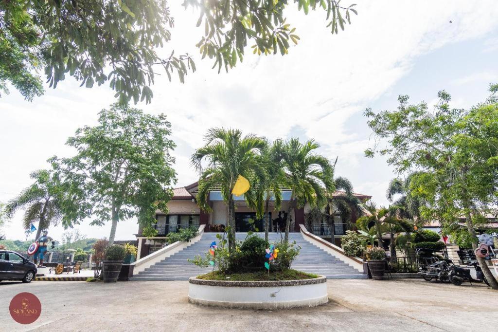 Quezon Premier Hotel - Candelaria Candelaria  Exterior photo