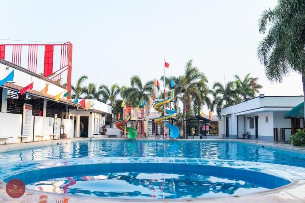 Quezon Premier Hotel - Candelaria Candelaria  Exterior photo