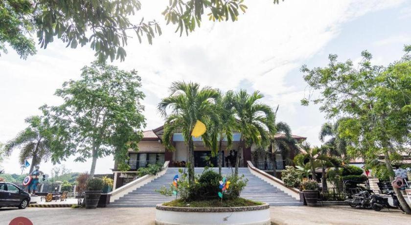 Quezon Premier Hotel - Candelaria Candelaria  Exterior photo