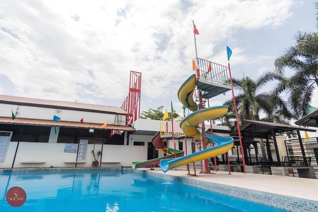 Quezon Premier Hotel - Candelaria Candelaria  Exterior photo